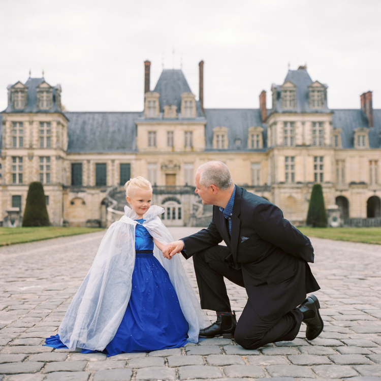 Exclusive Paris Pre Wedding Photo Shoot at Chateau de Fontainebleau by  Février Photography, Paris Photographer