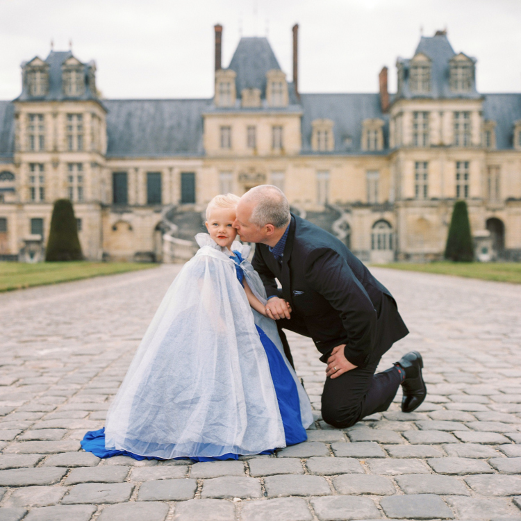 Exclusive Paris Pre Wedding Photo Shoot at Chateau de Fontainebleau by  Février Photography, Paris Photographer